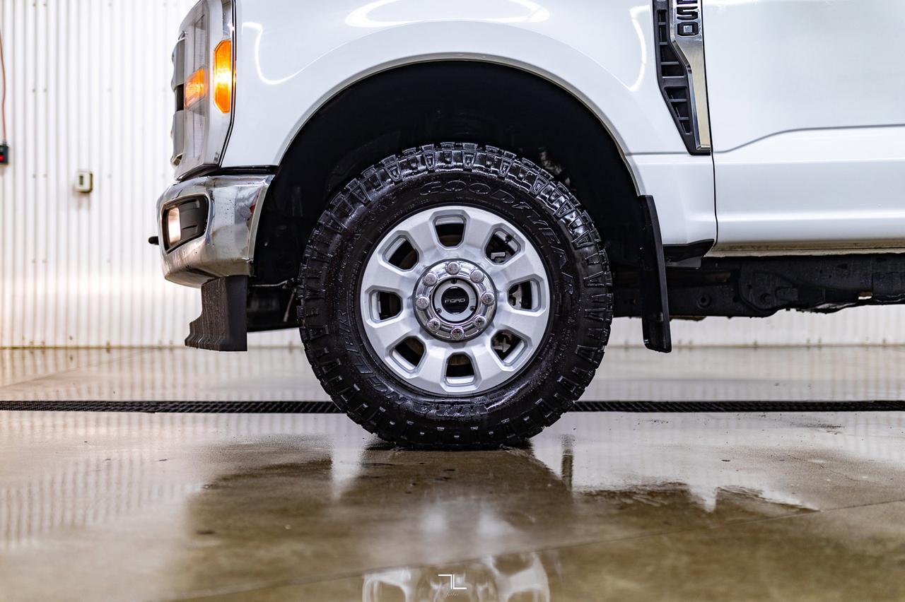 2023 Ford F-250 4x4 Crew Cab XLT FX4 PSeat BCam Red Deer AB