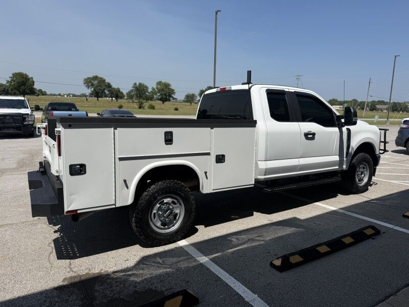 2023 Ford F-250 6.8L V8 4x4 Utility XL Collinsville OK