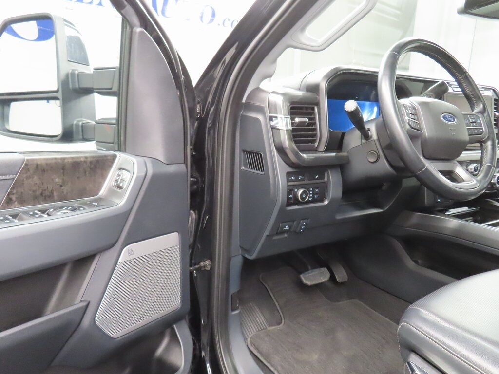 2023 Ford F-250 Super Duty 4x4 Crew Cab Lariat Fond du Lac WI