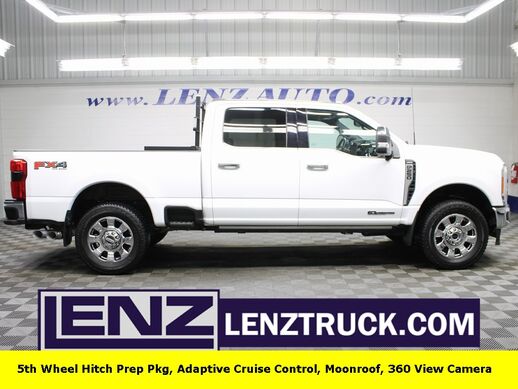 2023_Ford_F-250 Super Duty_4x4 Crew Cab Lariat_ Fond du Lac WI