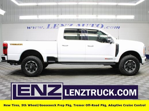 2023_Ford_F-250 Super Duty_4x4 Crew Cab Lariat_ Fond du Lac WI