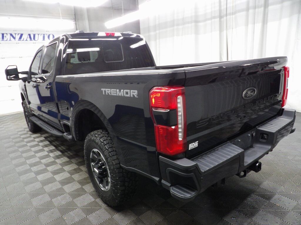 2023 Ford F-250 Super Duty 4x4 Crew Cab Lariat Fond du Lac WI