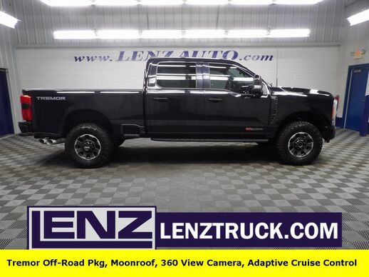 2023_Ford_F-250 Super Duty_4x4 Crew Cab Lariat_ Fond du Lac WI
