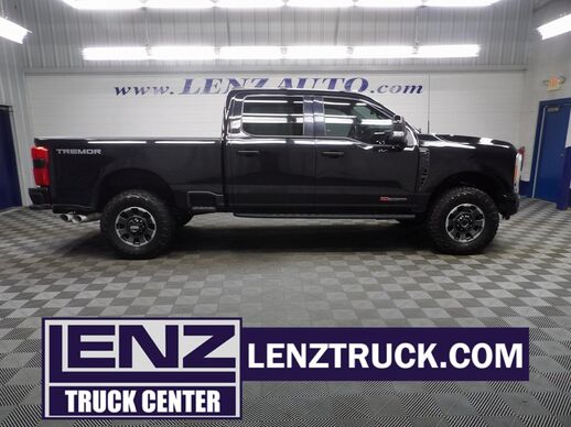 2023_Ford_F-250 Super Duty_4x4 Crew Cab Lariat_ Fond du Lac WI