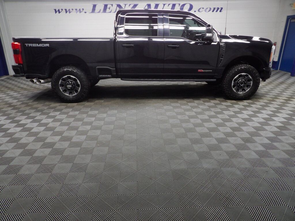 2023 Ford F-250 Super Duty 4x4 Crew Cab Lariat Fond du Lac WI