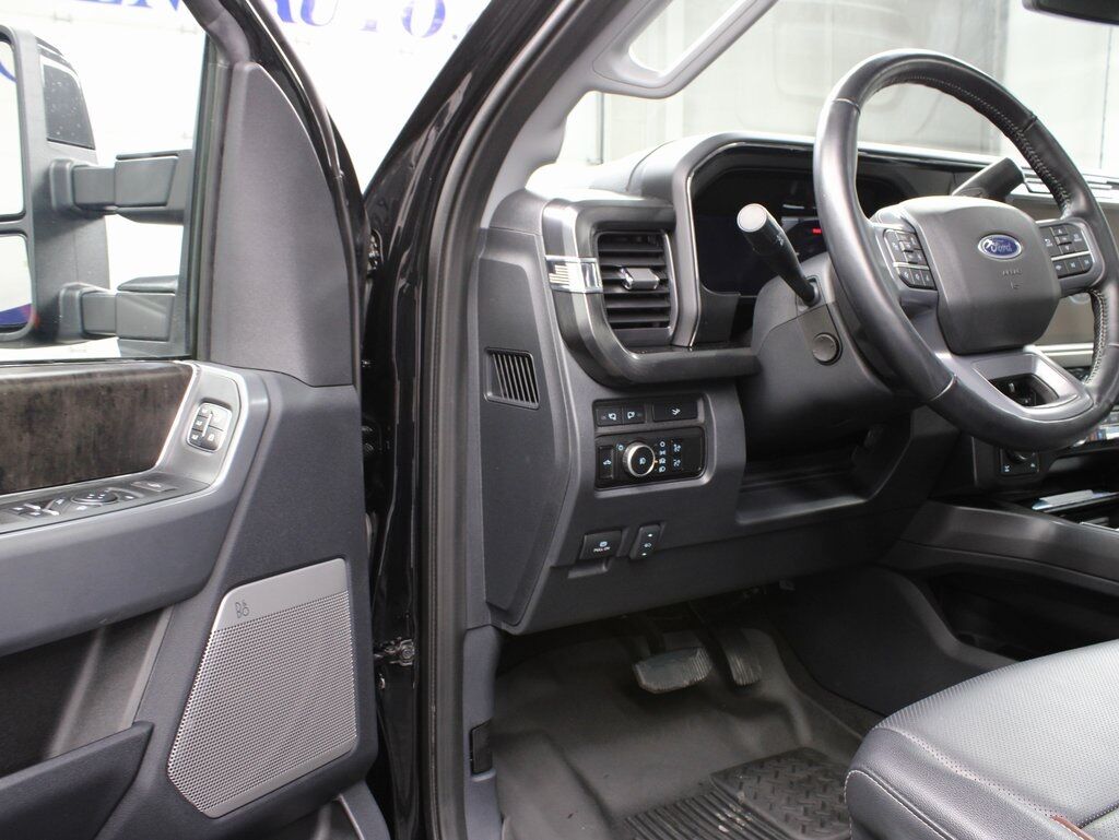 2023 Ford F-250 Super Duty 4x4 Crew Cab Lariat Fond du Lac WI