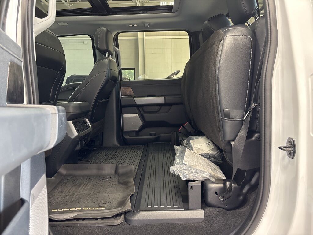 2023 Ford F-250 Super Duty 4x4 Crew Cab Lariat Minocqua WI