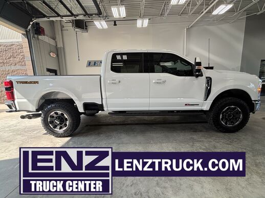 2023_Ford_F-250 Super Duty_4x4 Crew Cab Lariat_ Fond du Lac WI