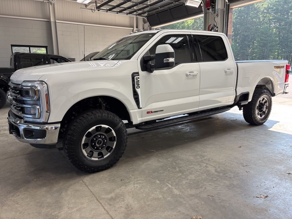 2023 Ford F-250 Super Duty 4x4 Crew Cab Lariat Minocqua WI