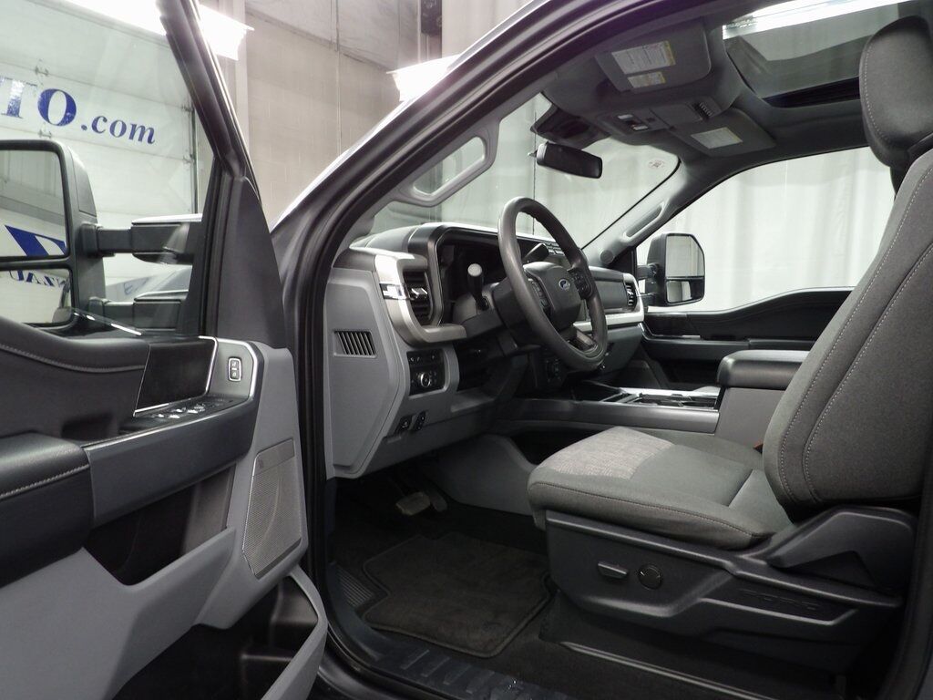 2023 Ford F-250 Super Duty 4x4 Crew Cab XLT Fond du Lac WI