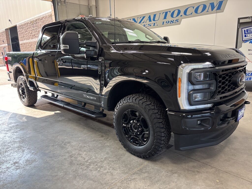 2023 Ford F-250 Super Duty 4x4 Crew Cab XLT Minocqua WI