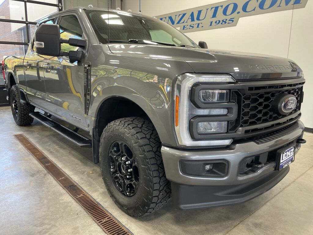 2023 Ford F-250 Super Duty 4x4 Crew Cab XLT Minocqua WI