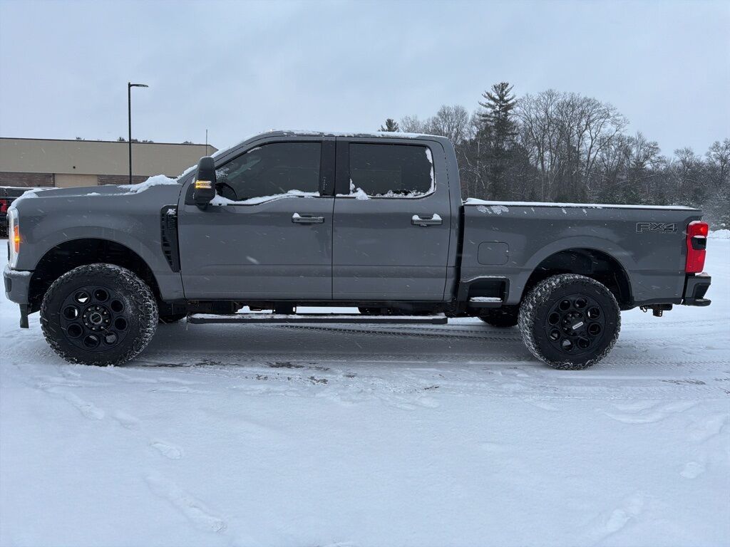 2023 Ford F-250 Super Duty 4x4 Crew Cab XLT