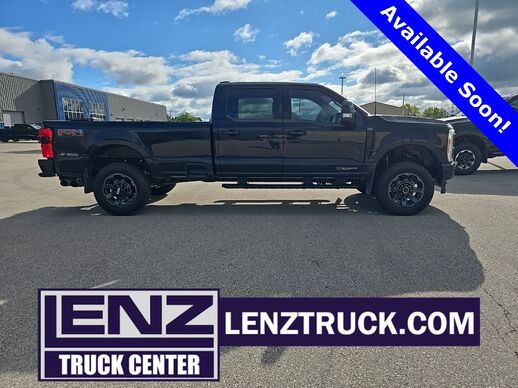 2023_Ford_F-250SD_4x4 Crew Cab Lariat_ Fond du Lac WI