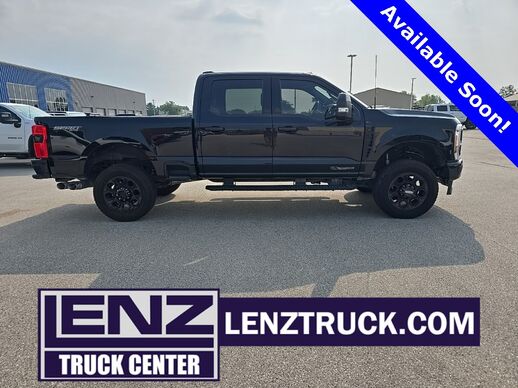 2023_Ford_F-250SD_4x4 Crew Cab Lariat_ Fond du Lac WI