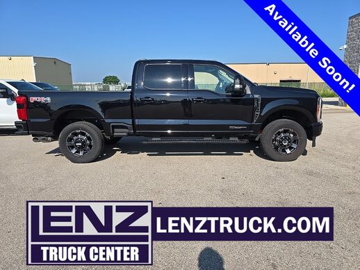 2023_Ford_F-250SD_4x4 Crew Cab Lariat_ Fond du Lac WI