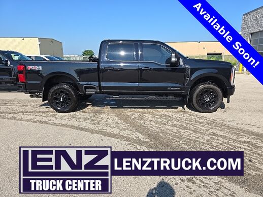 2023_Ford_F-250SD_4x4 Crew Cab XLT_ Fond du Lac WI