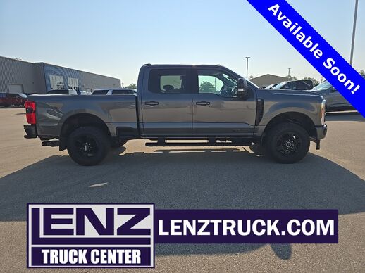 2023_Ford_F-250SD_4x4 Crew Cab XLT_ Fond du Lac WI