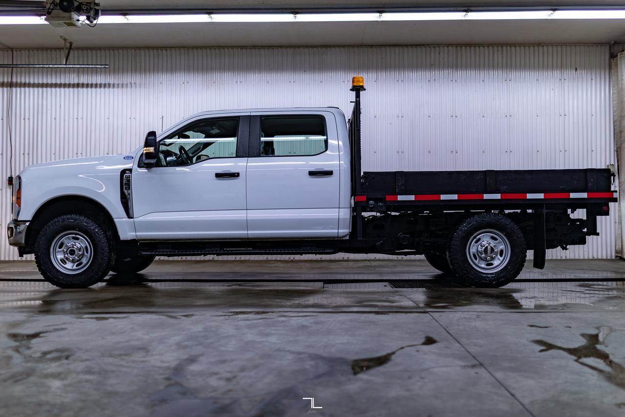 2023 Ford F-350 4x4 Crew Cab XL Deck BCam Red Deer AB