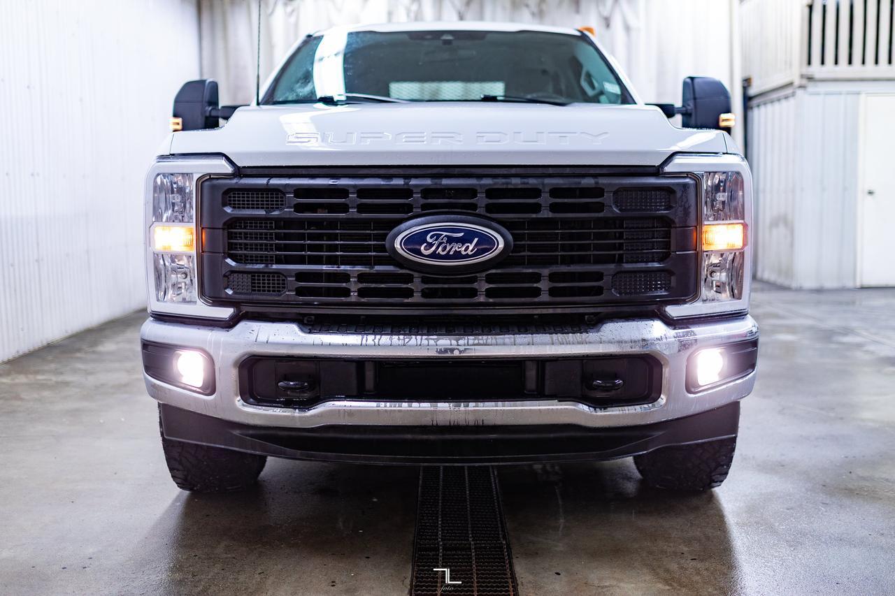 2023 Ford F-350 4x4 Crew Cab XL Deck BCam Red Deer AB