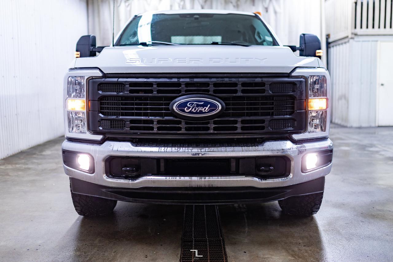 2023 Ford F-350 4x4 Crew Cab XL Deck BCam Red Deer AB