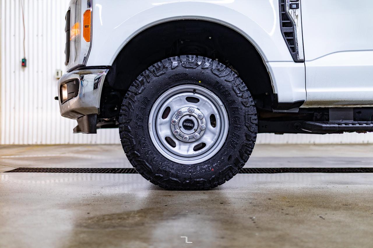 2023 Ford F-350 4x4 Crew Cab XL Deck BCam Red Deer AB