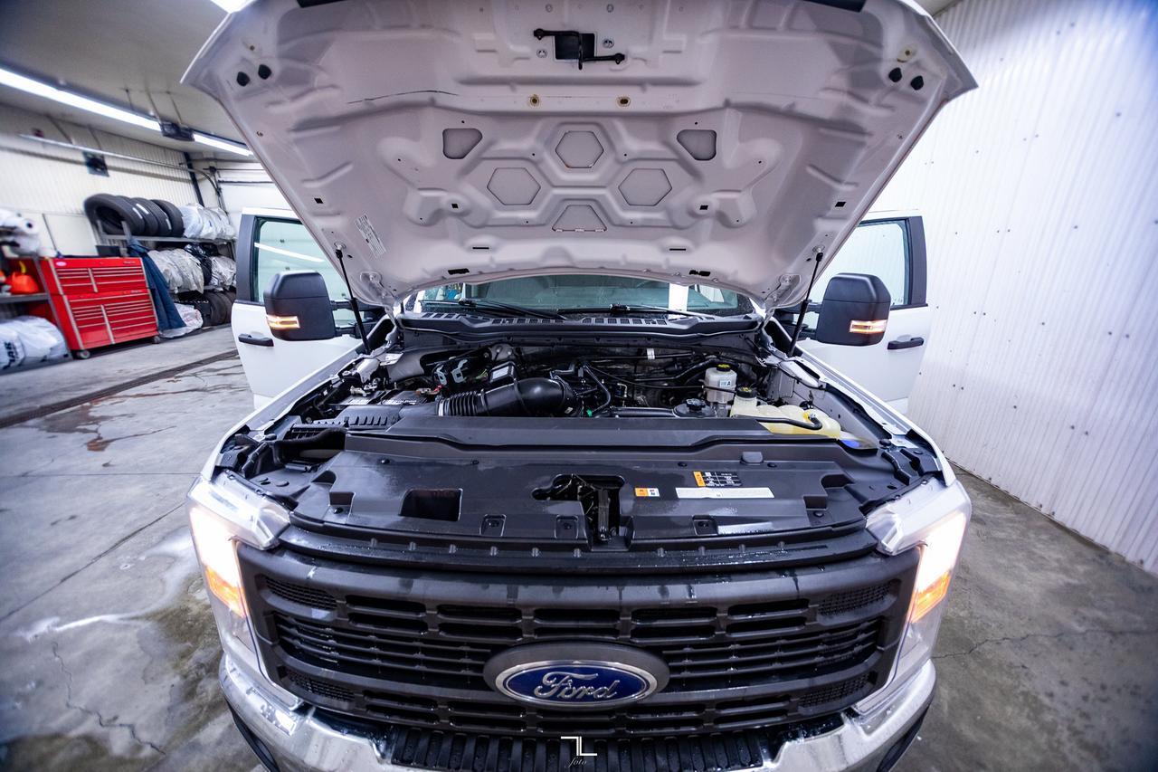 2023 Ford F-350 4x4 Crew Cab XL Deck BCam Red Deer AB