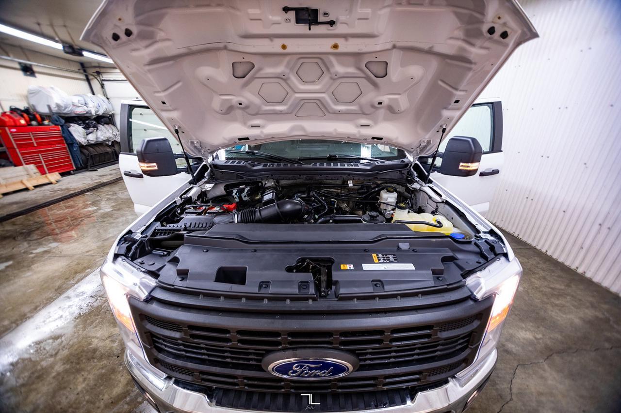 2023 Ford F-350 4x4 Crew Cab XL Deck BCam Red Deer AB