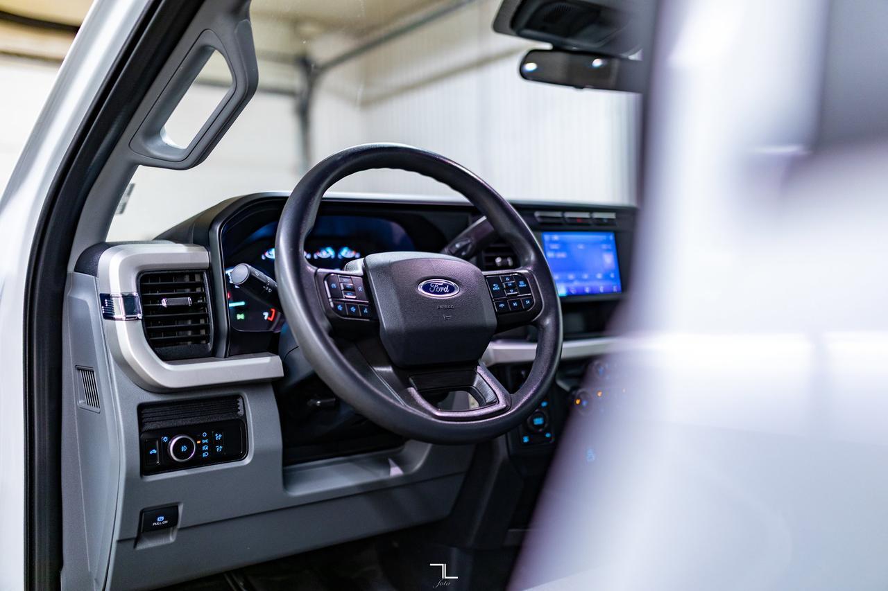 2023 Ford F-350 4x4 Crew Cab XL Deck Red Deer AB