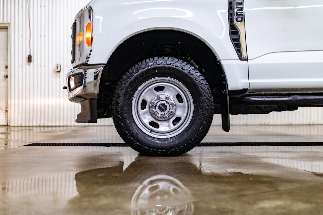 2023 Ford F-350 4x4 Crew Cab XL Deck Red Deer AB