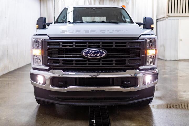 2023 Ford F-350 4x4 Crew Cab XL Deck Red Deer AB
