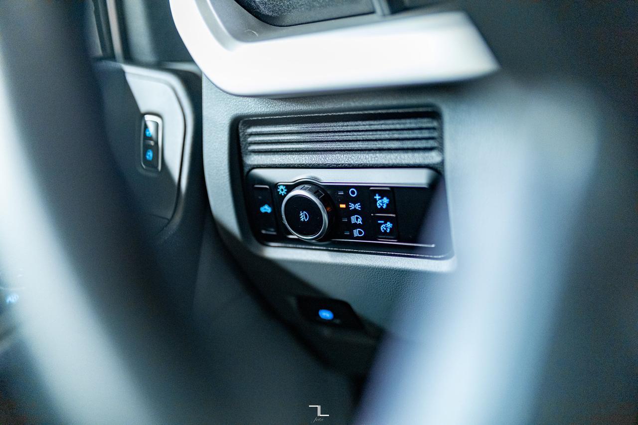 2023 Ford F-350 4x4 Crew Cab XL Deck Red Deer AB