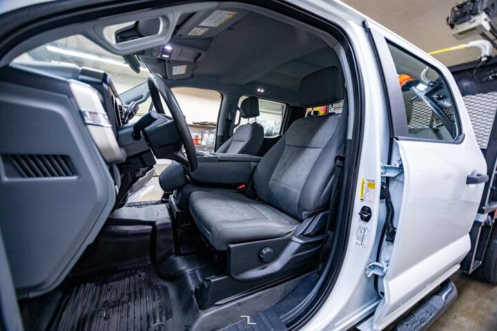 2023 Ford F-350 4x4 Crew Cab XL Deck Red Deer AB