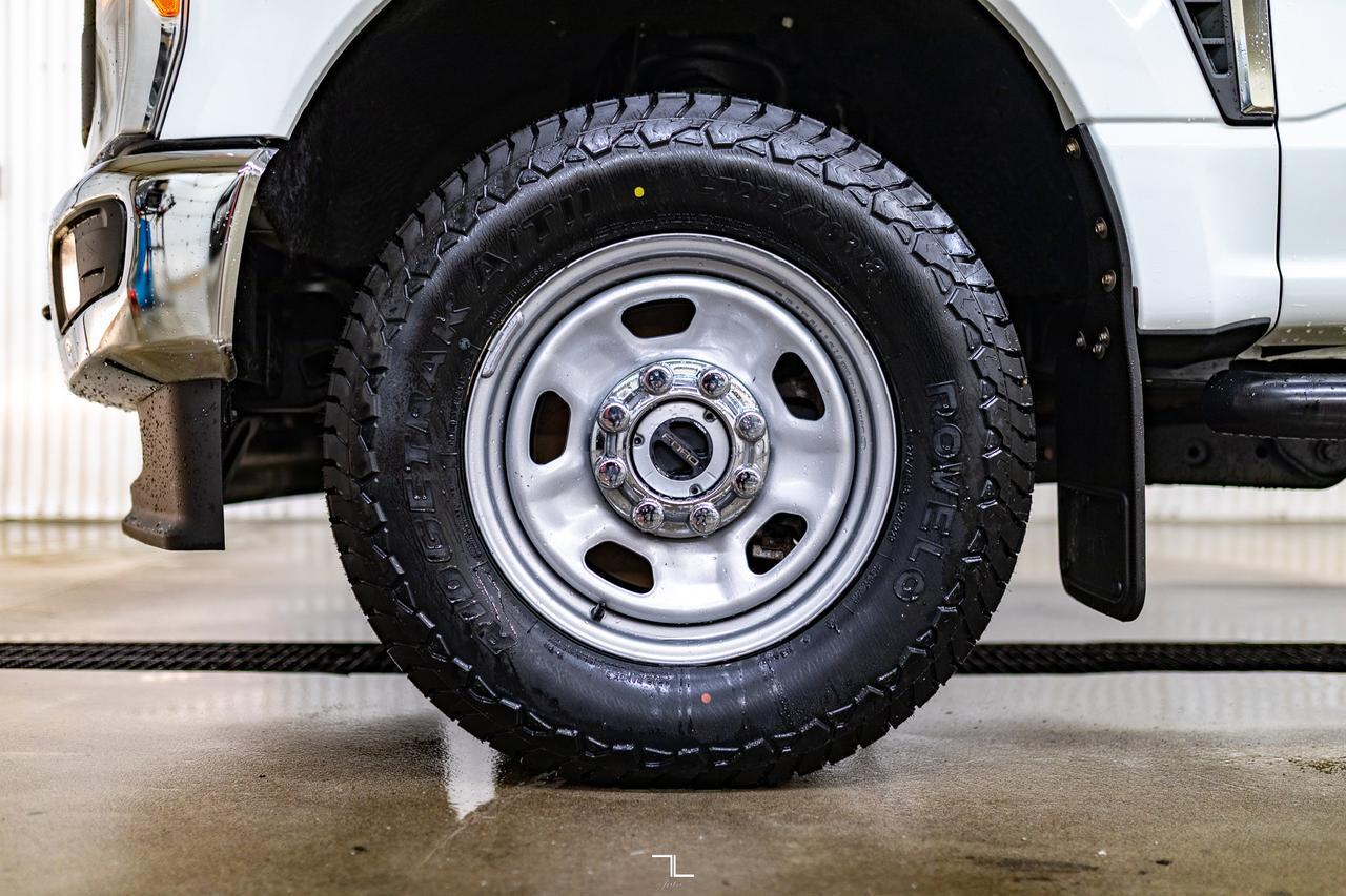 2023 Ford F-350 4x4 Crew Cab XL Deck Red Deer AB