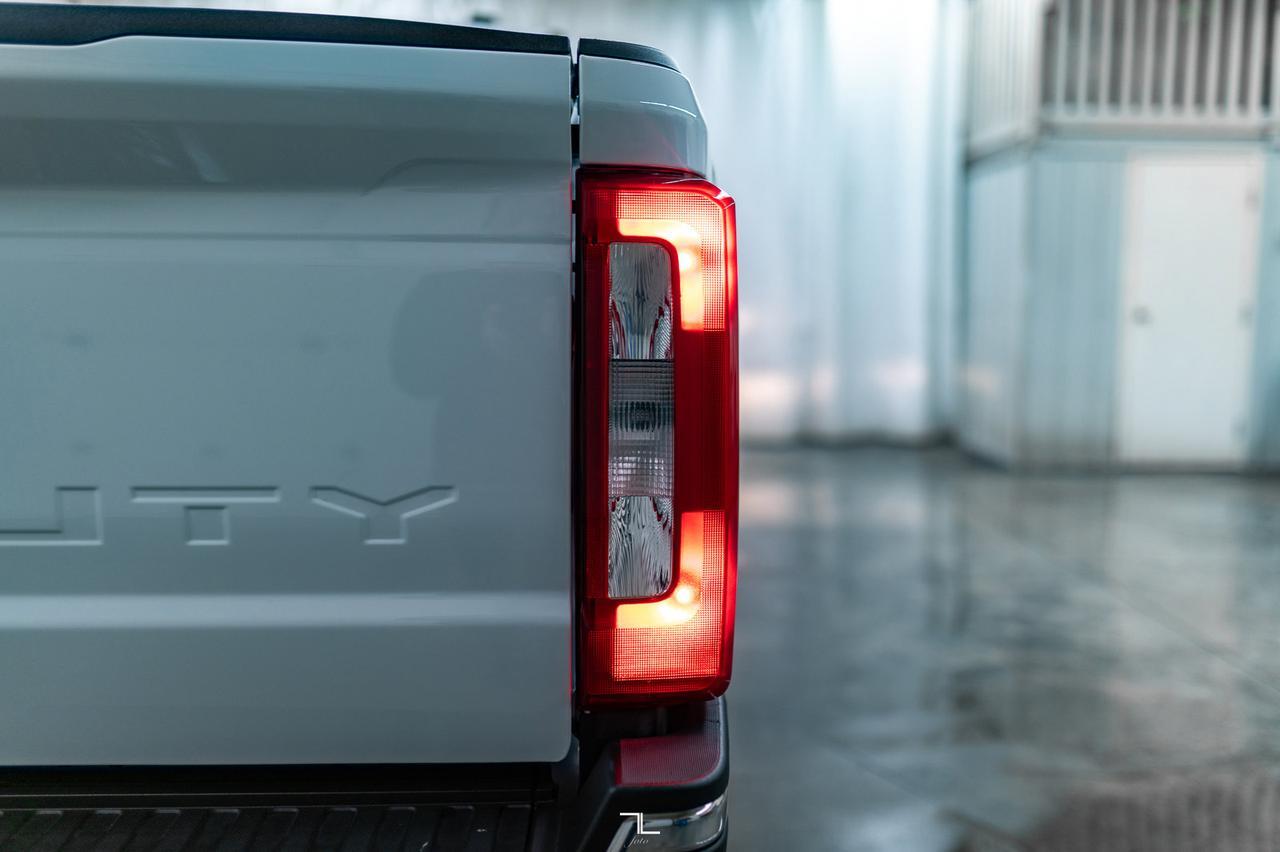 2023 Ford F-350 4x4 Crew Cab XL FX4 Longbox BCam Red Deer AB