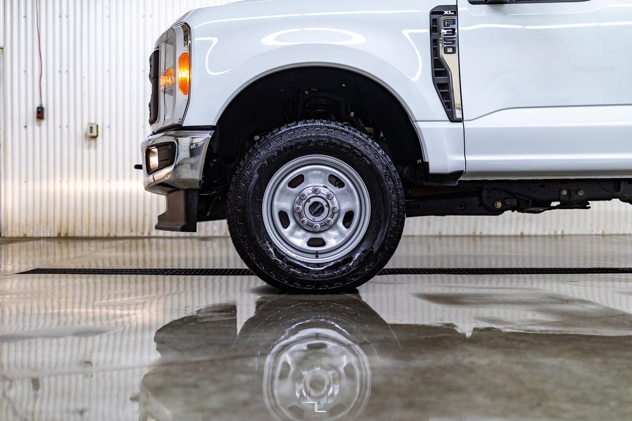 2023 Ford F-350 4x4 Crew Cab XL FX4 Longbox BCam Red Deer AB