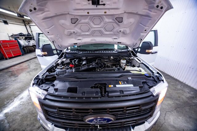 2023 Ford F-350 4x4 Crew Cab XL Longbox BCam Red Deer AB