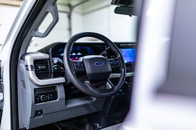 2023 Ford F-350 4x4 Crew Cab XL Longbox BCam Red Deer AB