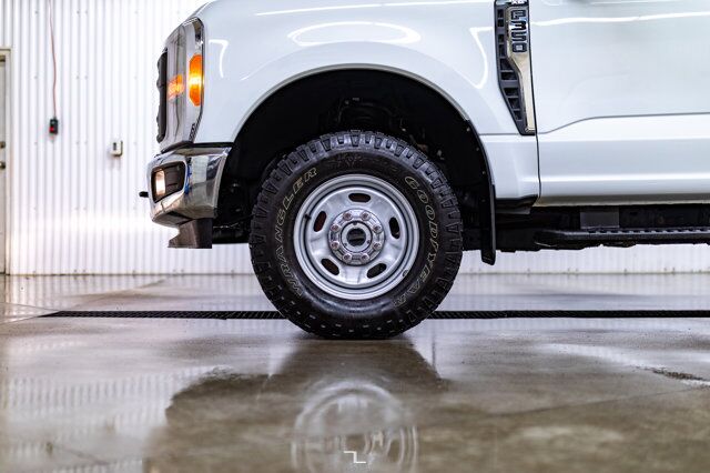 2023 Ford F-350 4x4 Crew Cab XL Longbox BCam Red Deer AB