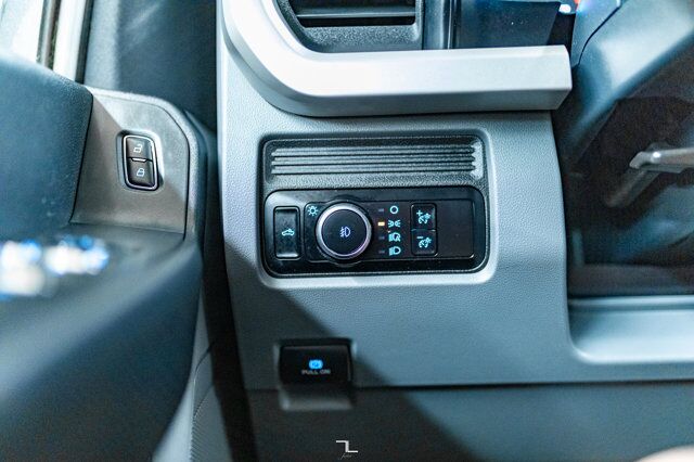 2023 Ford F-350 4x4 Crew Cab XL Longbox BCam Red Deer AB