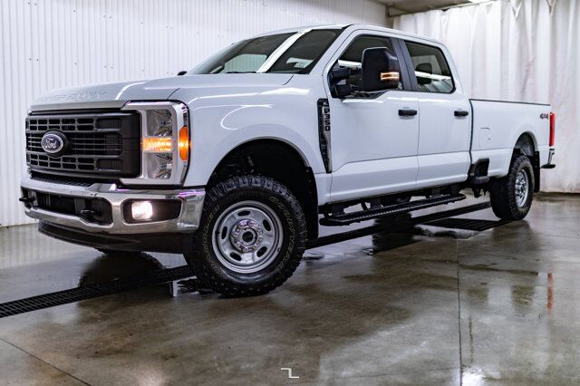 2023 Ford F-350 4x4 Crew Cab XL Longbox BCam Red Deer AB
