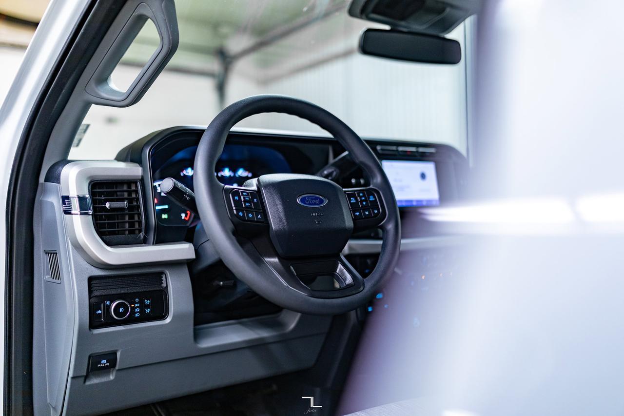 2023 Ford F-350 4x4 Crew Cab XLT Deck BCam Red Deer AB