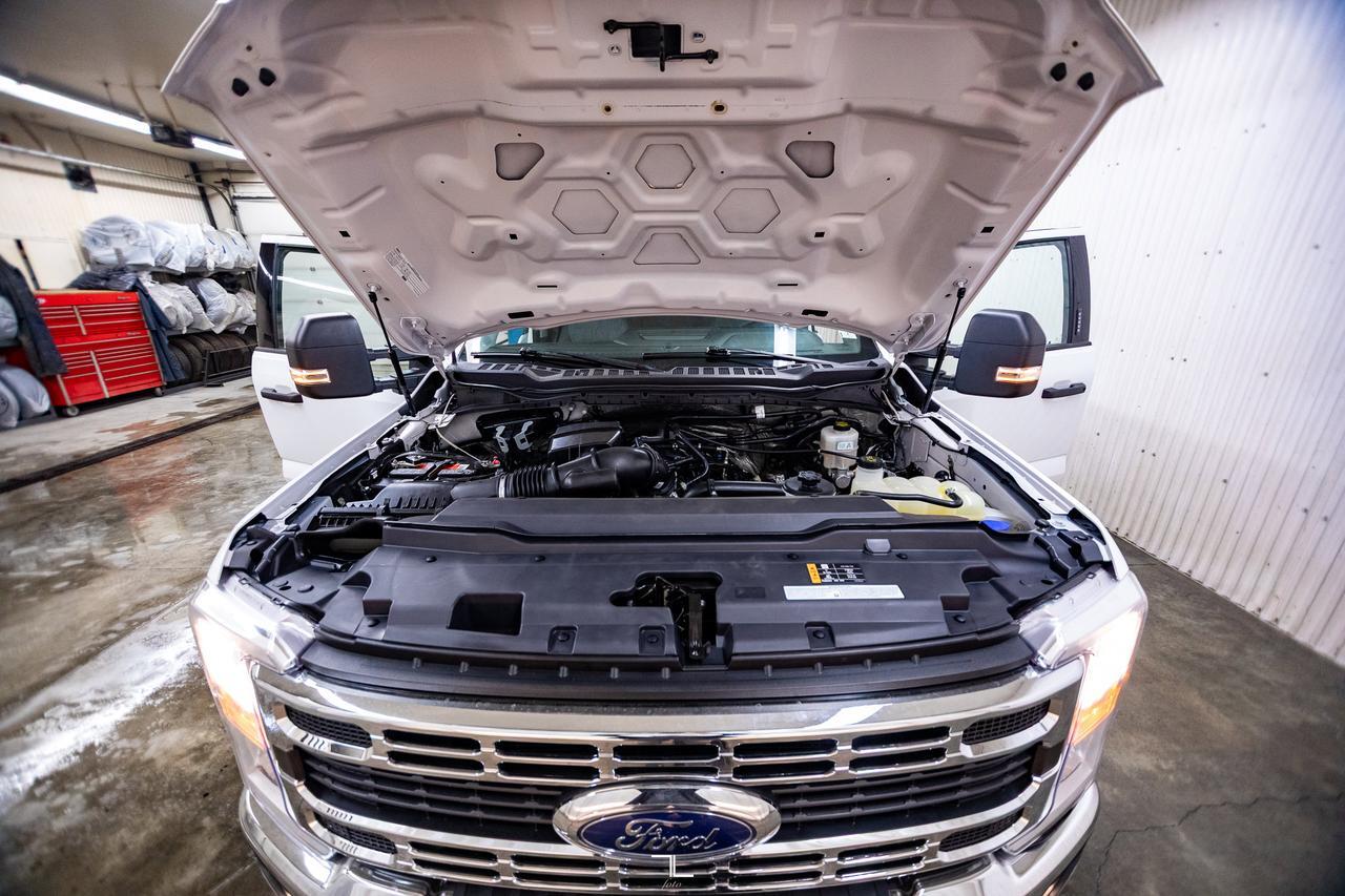 2023 Ford F-350 4x4 Crew Cab XLT Deck BCam Red Deer AB