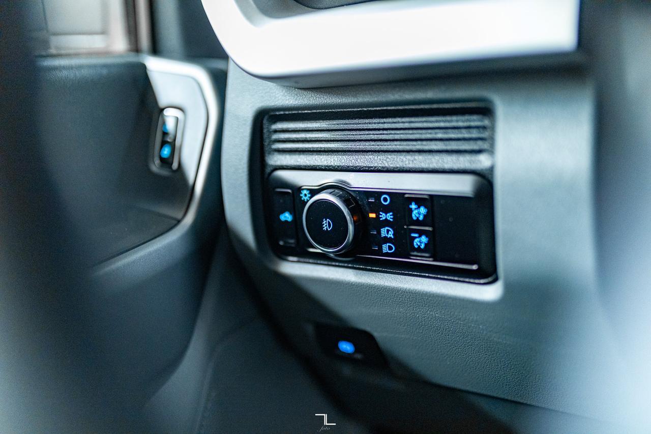 2023 Ford F-350 4x4 Crew Cab XLT Deck BCam Red Deer AB