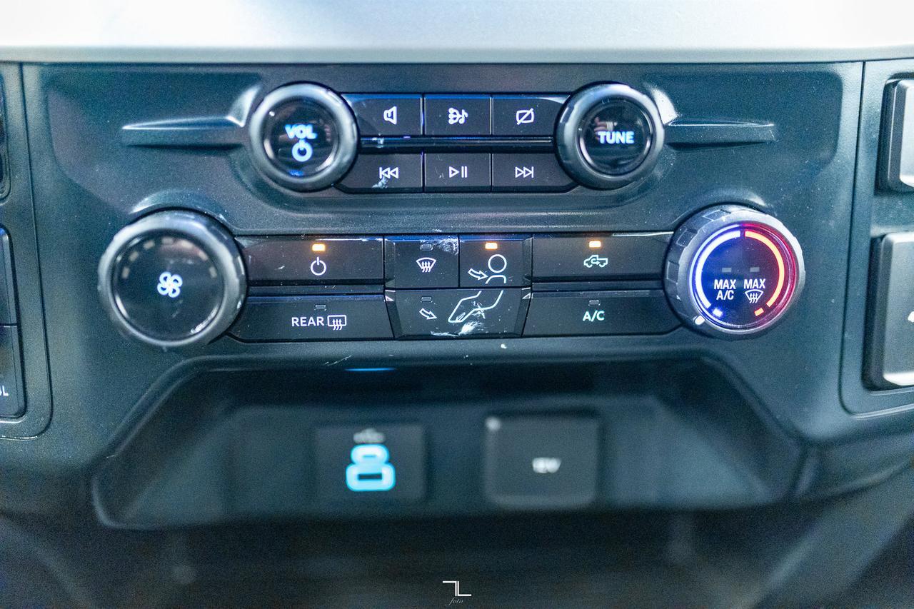 2023 Ford F-350 4x4 Crew Cab XLT Deck BCam Red Deer AB