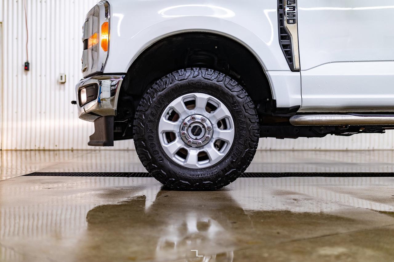 2023 Ford F-350 4x4 Crew Cab XLT Deck BCam Red Deer AB