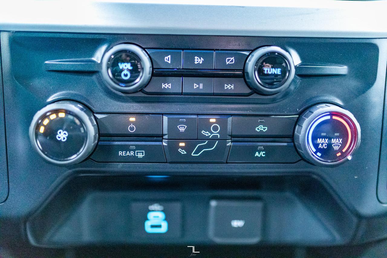 2023 Ford F-350 4x4 Crew Cab XLT Deck PSeat BCam Red Deer AB