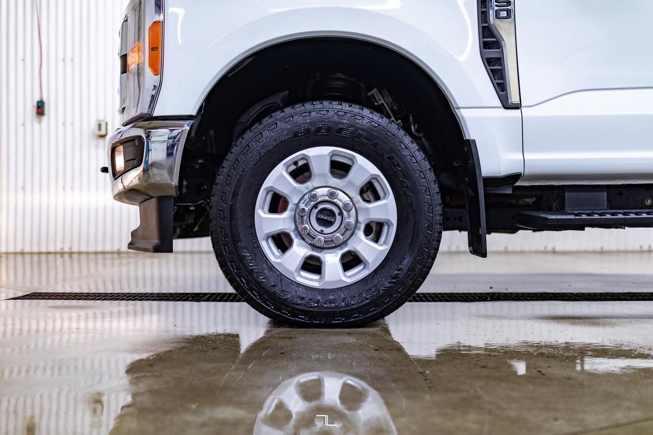 2023 Ford F-350 4x4 Crew Cab XLT Deck PSeat BCam Red Deer AB