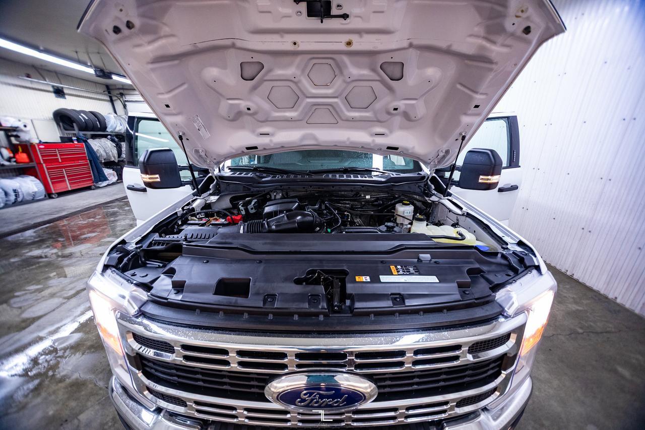 2023 Ford F-350 4x4 Crew Cab XLT Deck PSeat BCam Red Deer AB