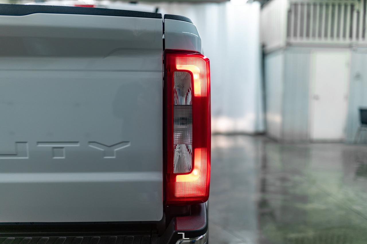 2023 Ford F-350 4x4 Crew Cab XLT FX4 BCam Red Deer AB